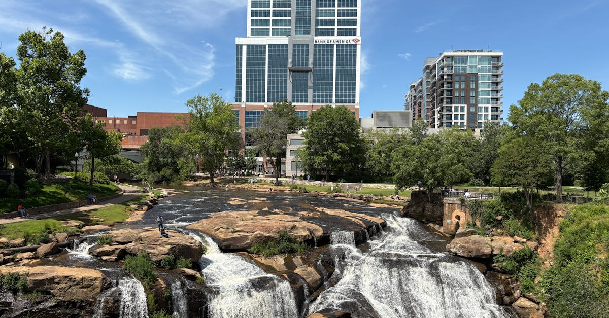 財經青紅燈:銀保二業面臨嚴峻壓力測試挑戰