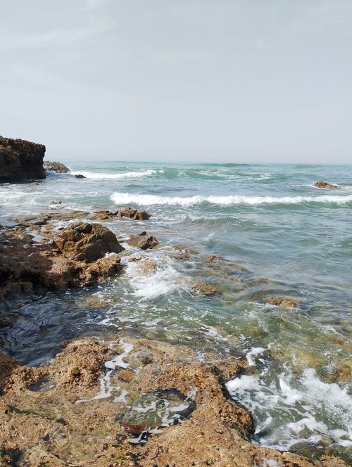 Free Waves crash on the rocky shores of Casablanca, Morocco's stunning seaside landscape. Stock Photo