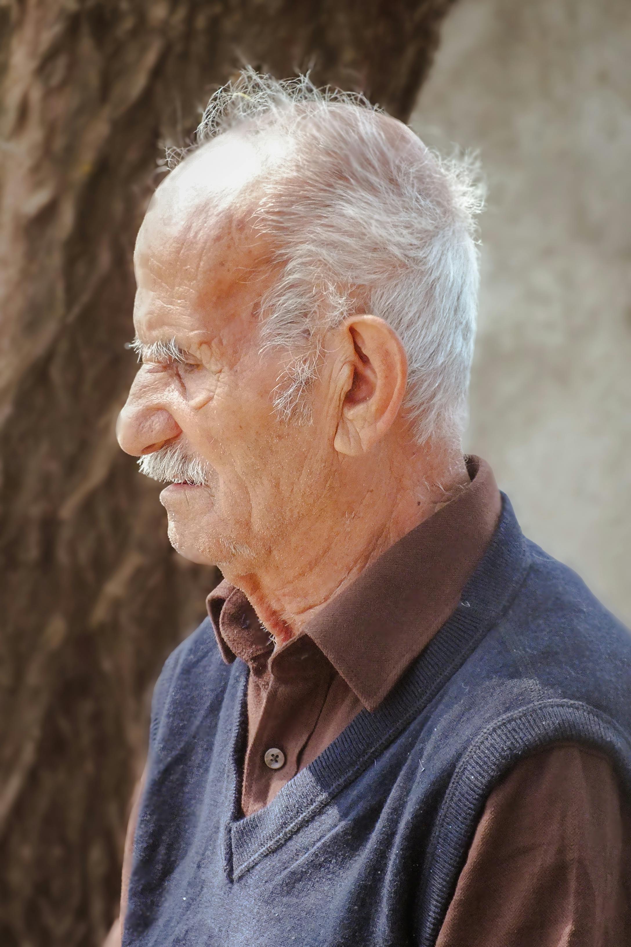 Free Profile portrait of an elderly man outdoors in Gilan Province, Iran. Stock Photo