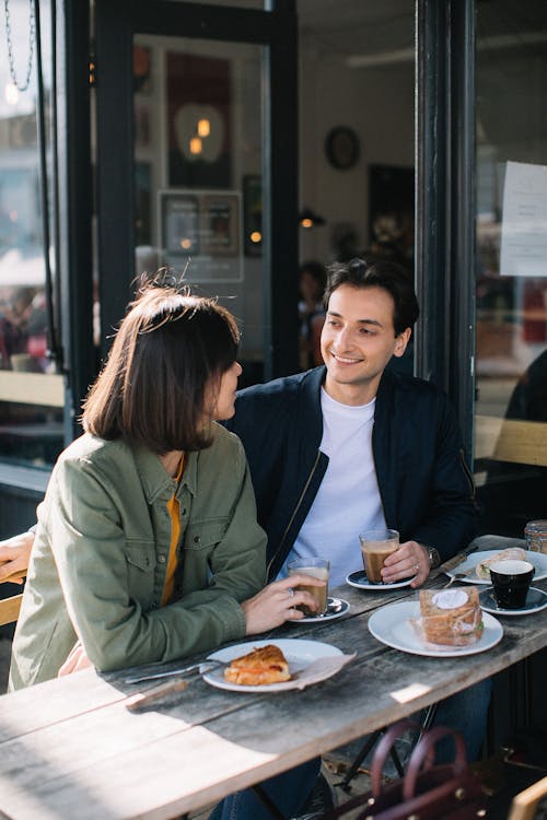 https://www.pexels.com/photo/couple-in-restaurant-3395282/