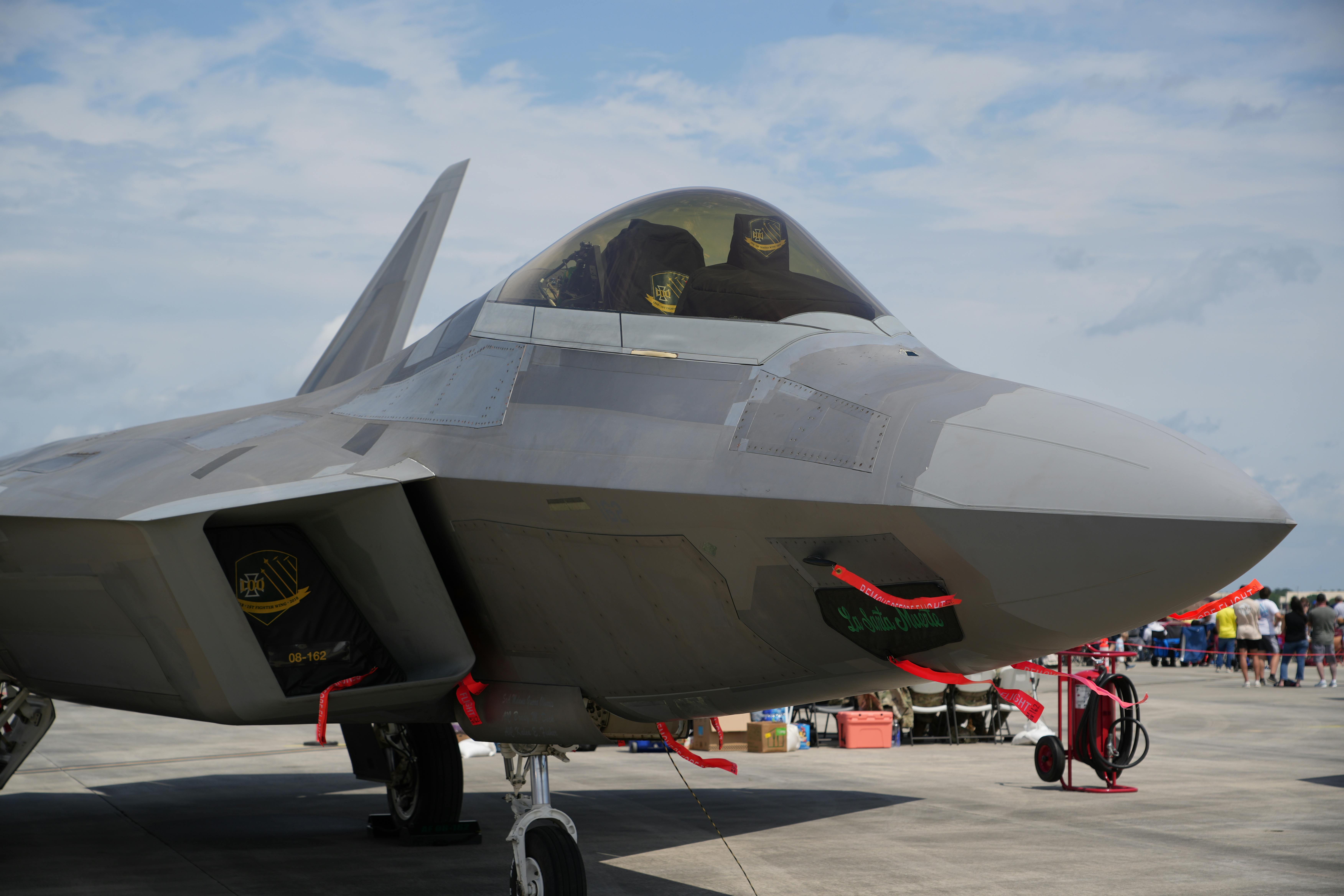 總統賴清德親臨2025台北國際航太暨國防工業展現身說法