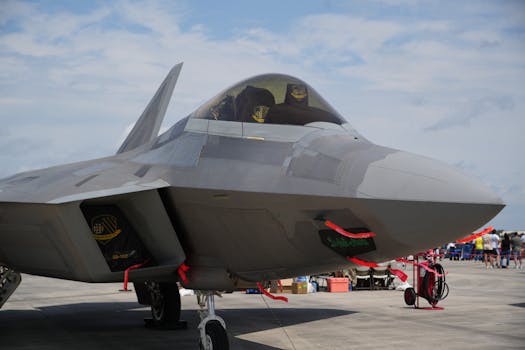 Primo piano del caccia F-22 Raptor esposto all'airshow di Hampton, Virginia.