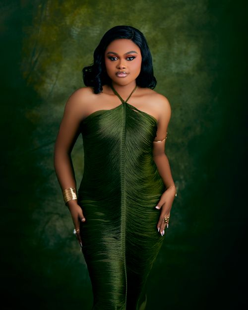 gold accessories with green dress What Color Jewelry Goes With a Green Dress?
