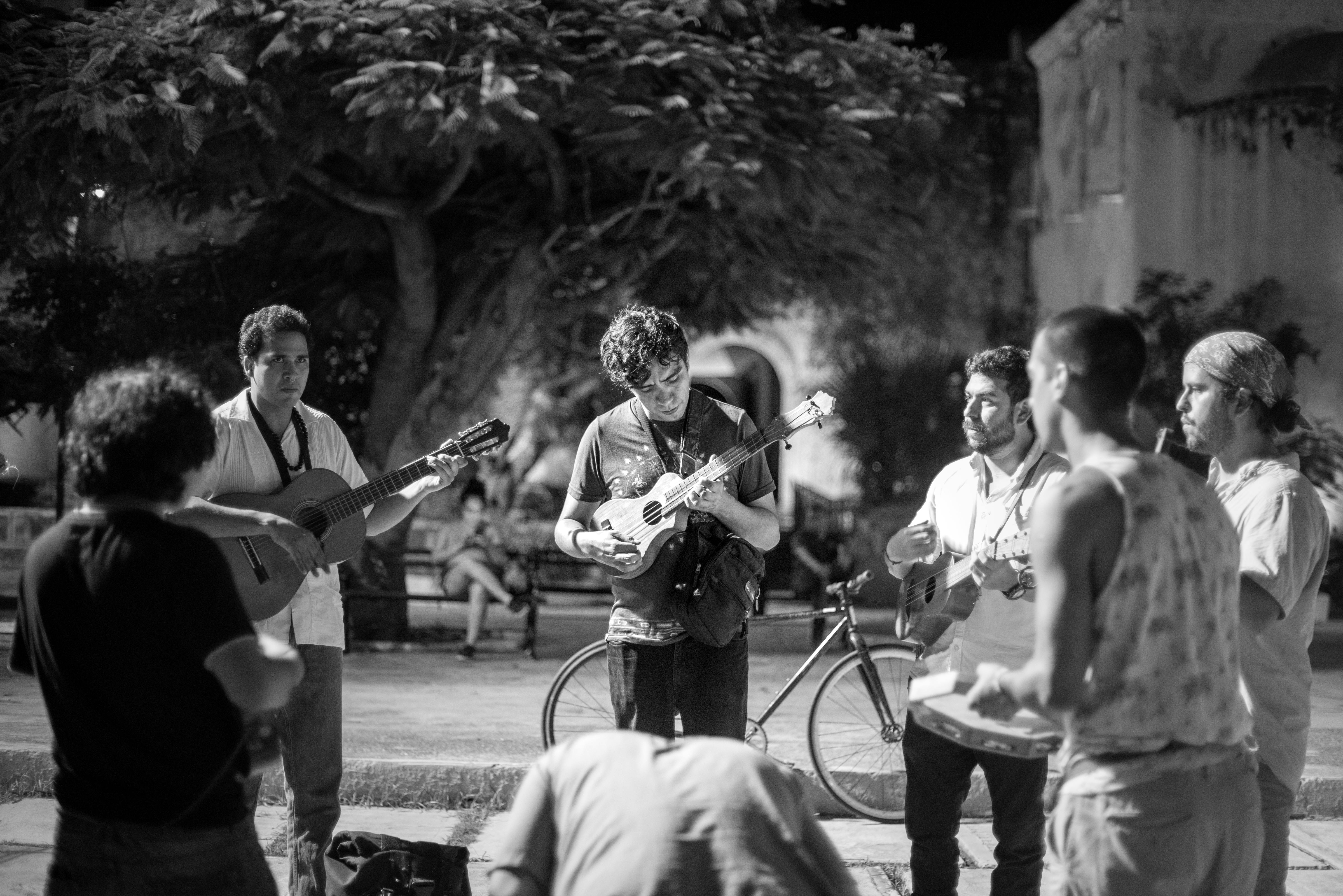 Guitarras en Nação Zumbi: Fusión Tímbrica y Rol Rítmico en el Manguebeat