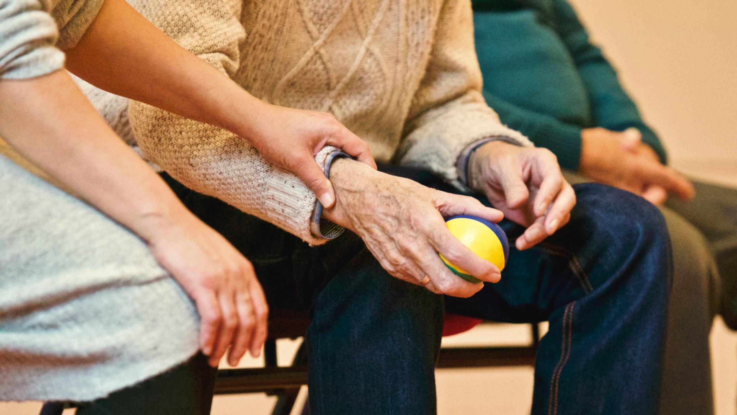 Group of old people at a nursing home. | Photo: Pexels