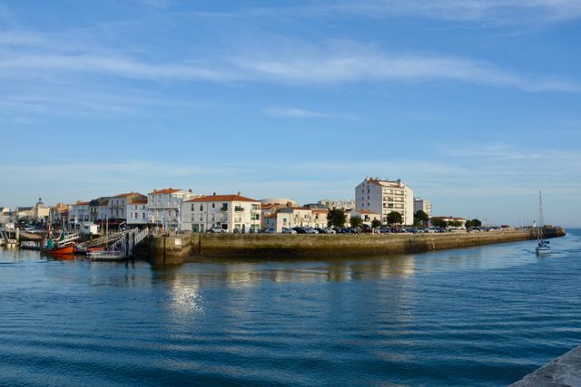 Vue du port des Sables-d'Olonne, destination de location saisonnière en Vendée