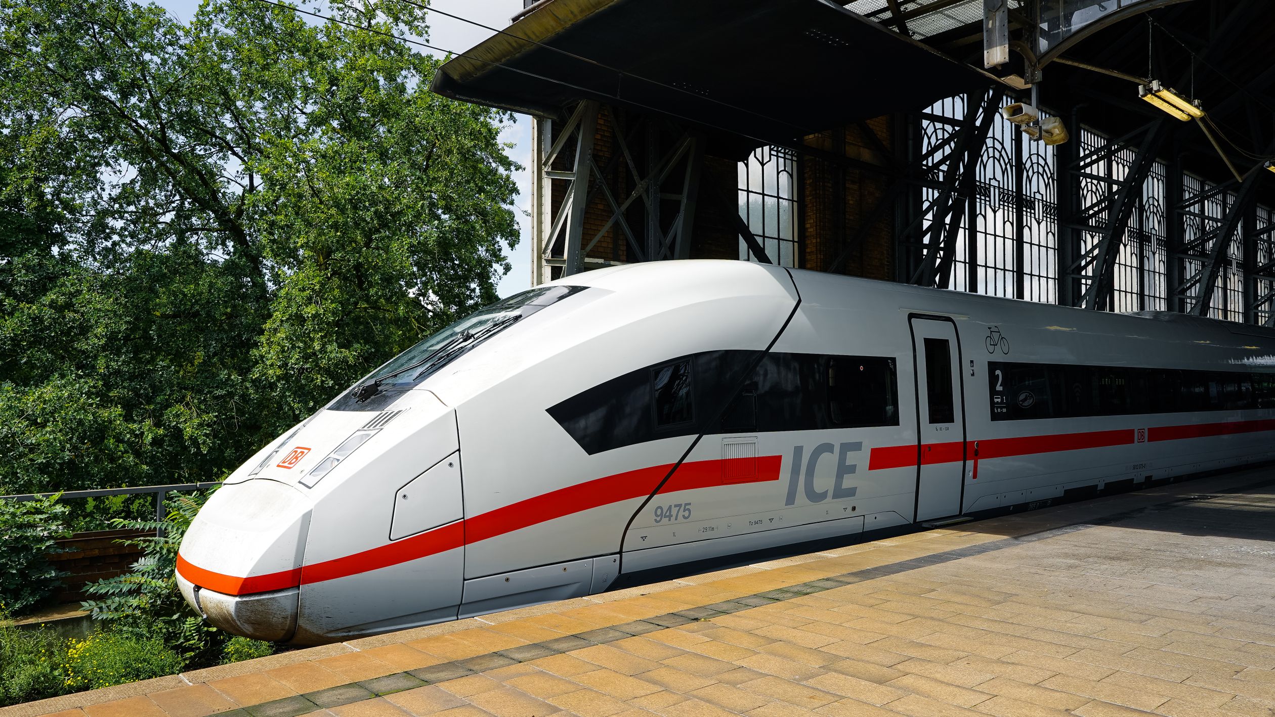 Ice Traini High-Speed ICE Train at Hamburg Station · Free Stock Photo
