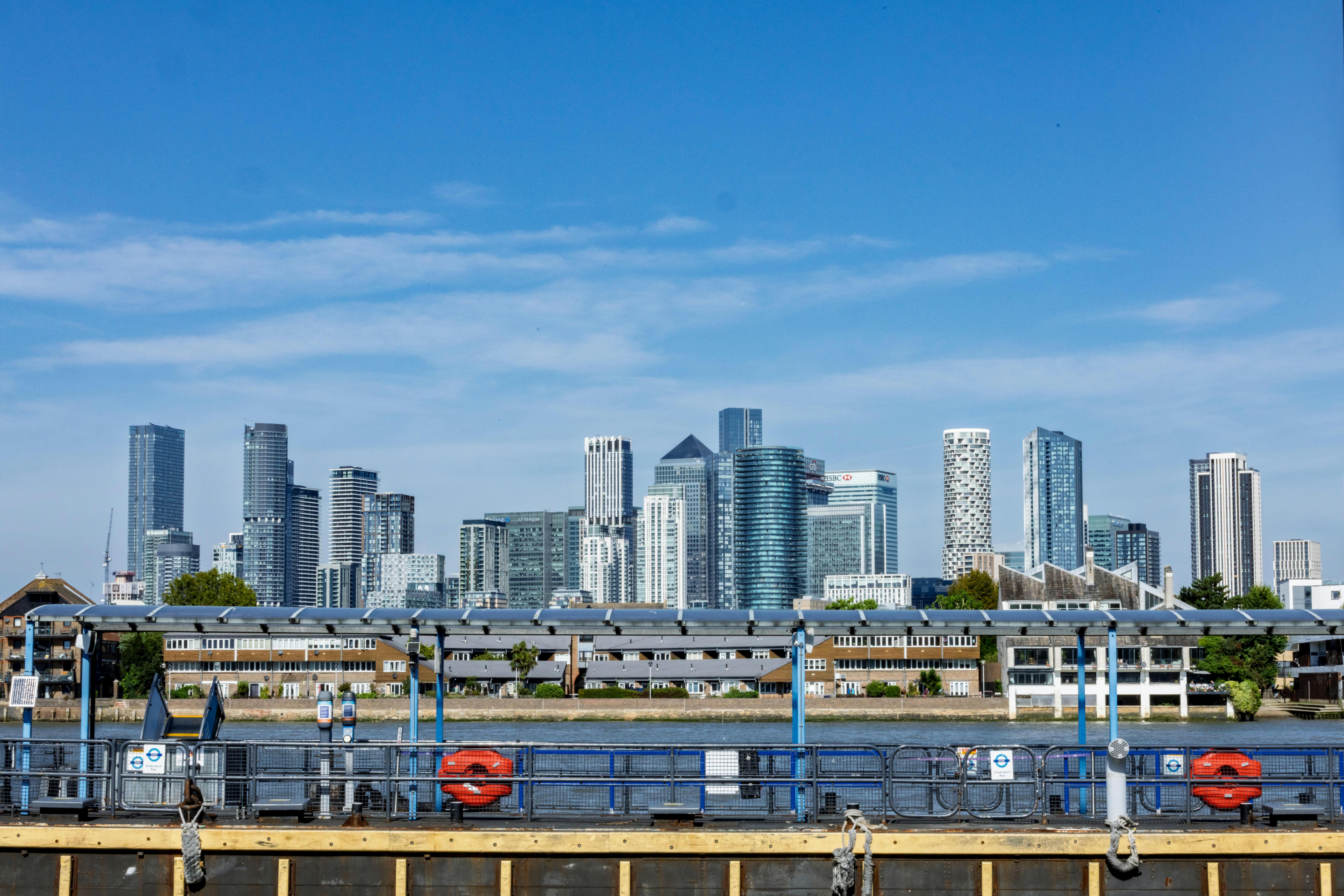 財經青紅燈：銀保二業面臨嚴峻壓力測試挑戰