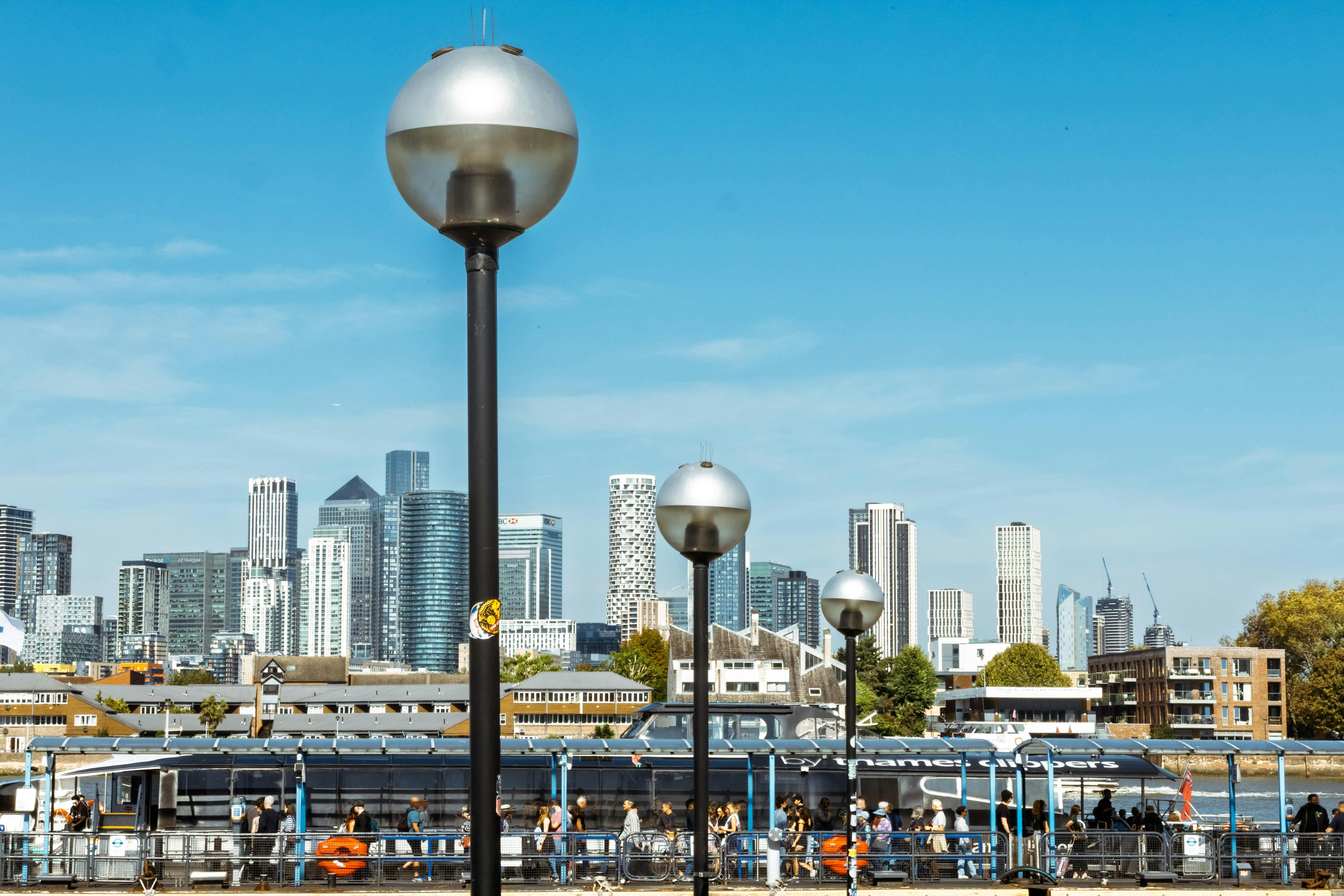 英特爾一個月獲159億美元資金注入，財經雜誌解析三筆重大融資