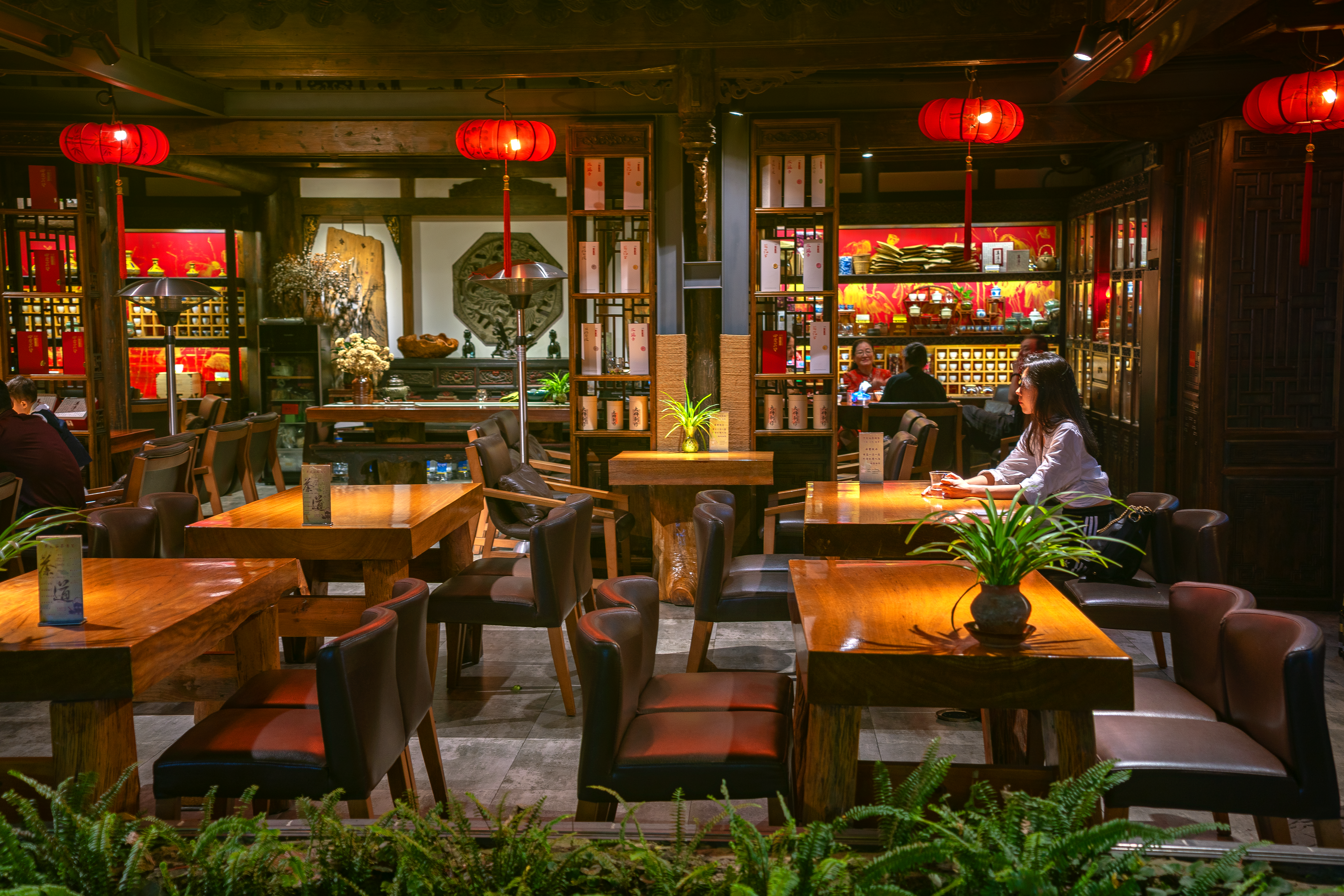 Traditional Chinese Tea House Interior Lighting · Free Stock Photo
