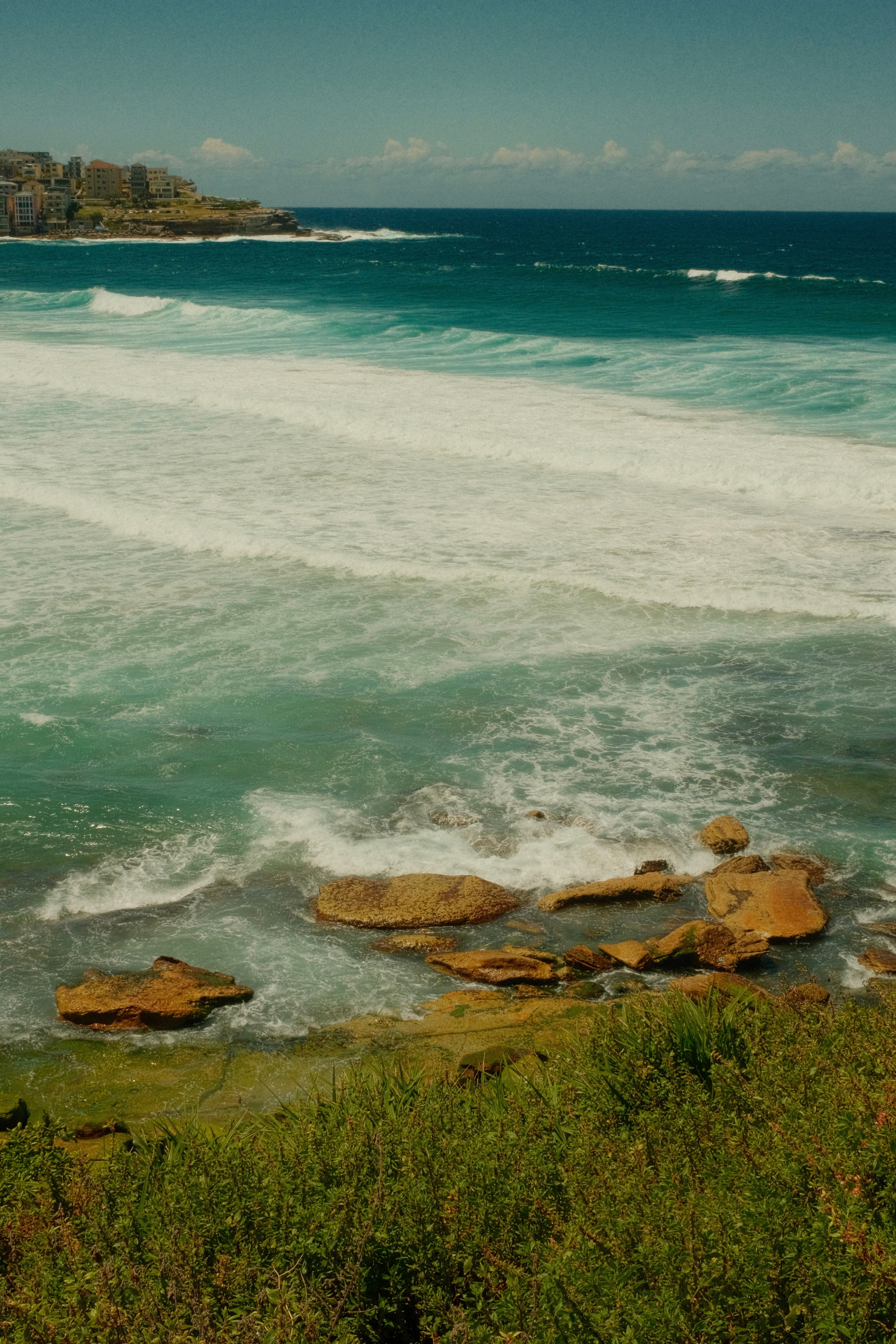 Scenic Coastal View with Rocky Shores and Waves · Free Stock Photo