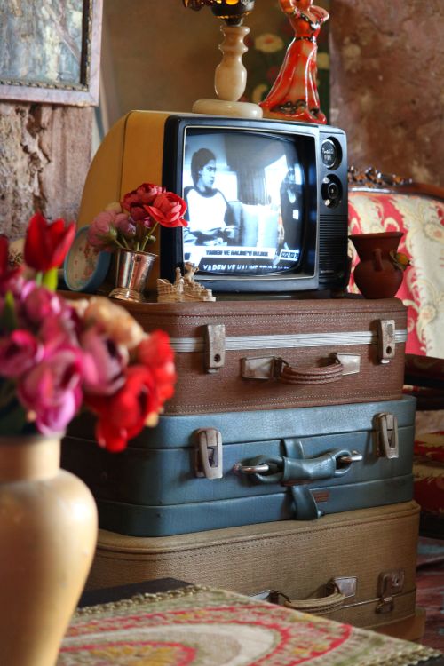 Free Explore a nostalgic Istanbul café with vintage décor featuring a retro TV and charming ambiance. Stock Photo
