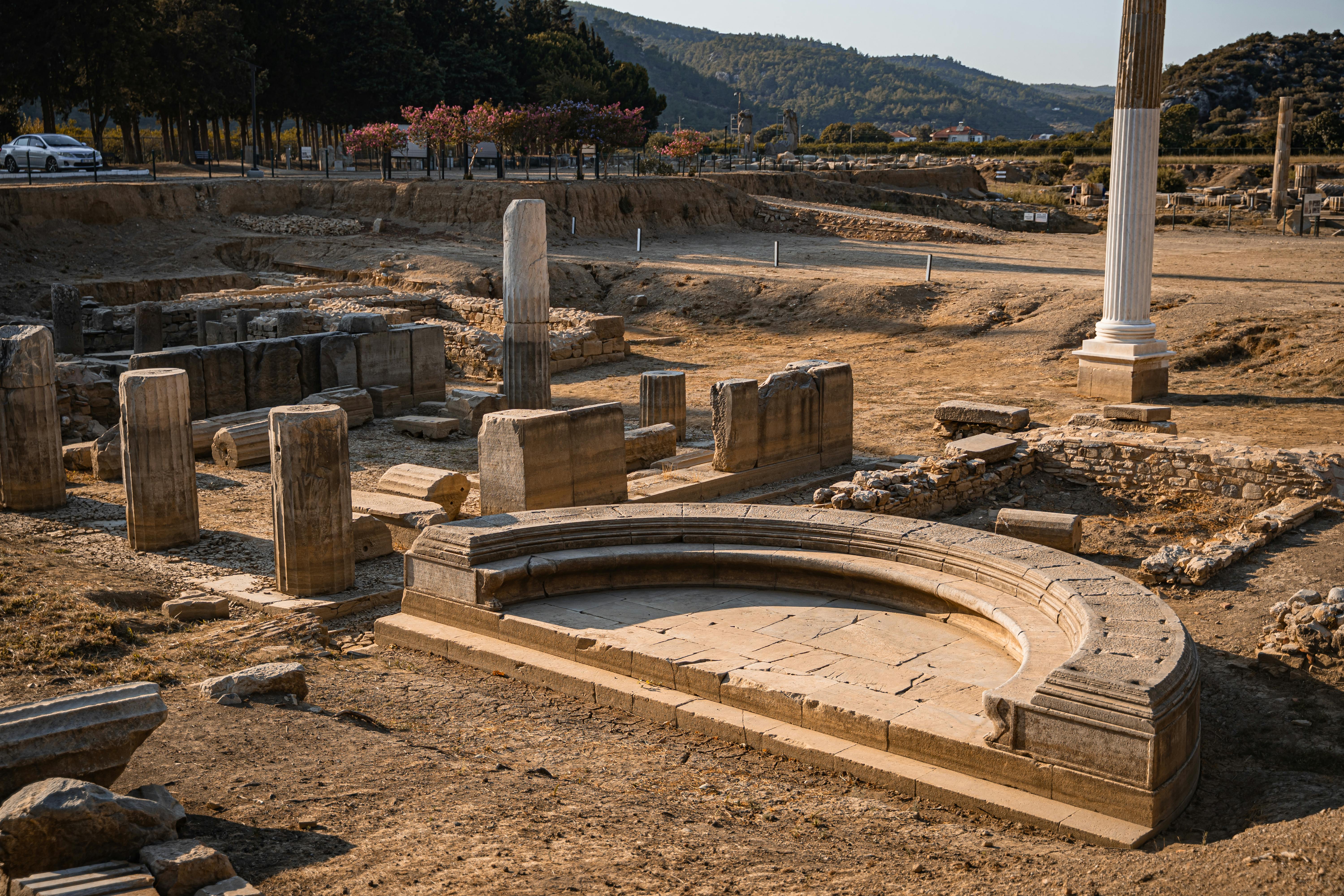 Gratuit Explorați ruinele antice ale unui amfiteatru din Izmir, Turcia, care prezintă arhitectura istorică. Fotografie de stoc