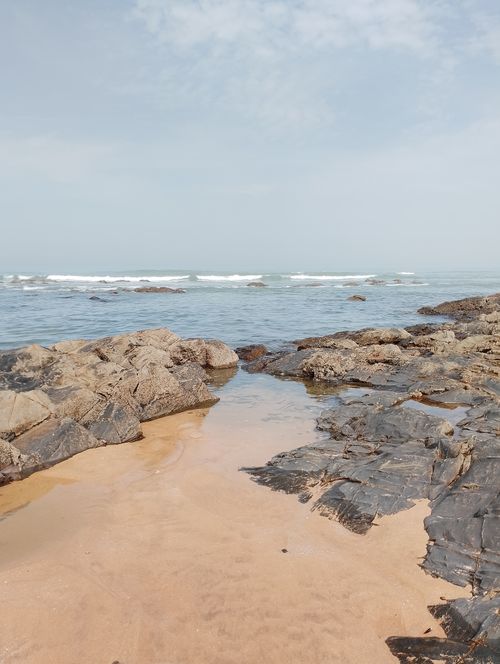 Free Peaceful beach view with rocks and waves in Casablanca, perfect for summer vacations and coastal beauty lovers. Stock Photo