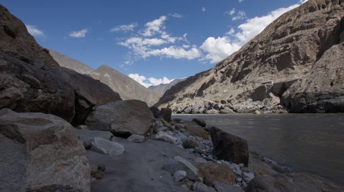 Free The timeless beauty of the Indus River carving its path through the stunning mountain landscape. Stock Photo