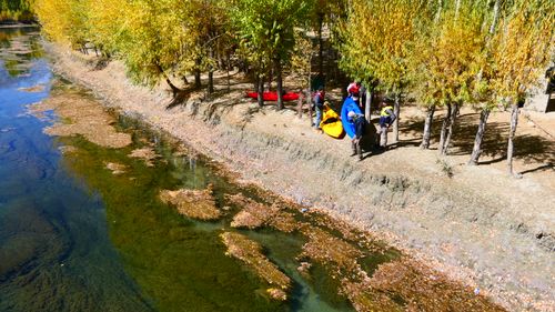 Free Pakistan: Kayaking in Phundar River Stock Photo