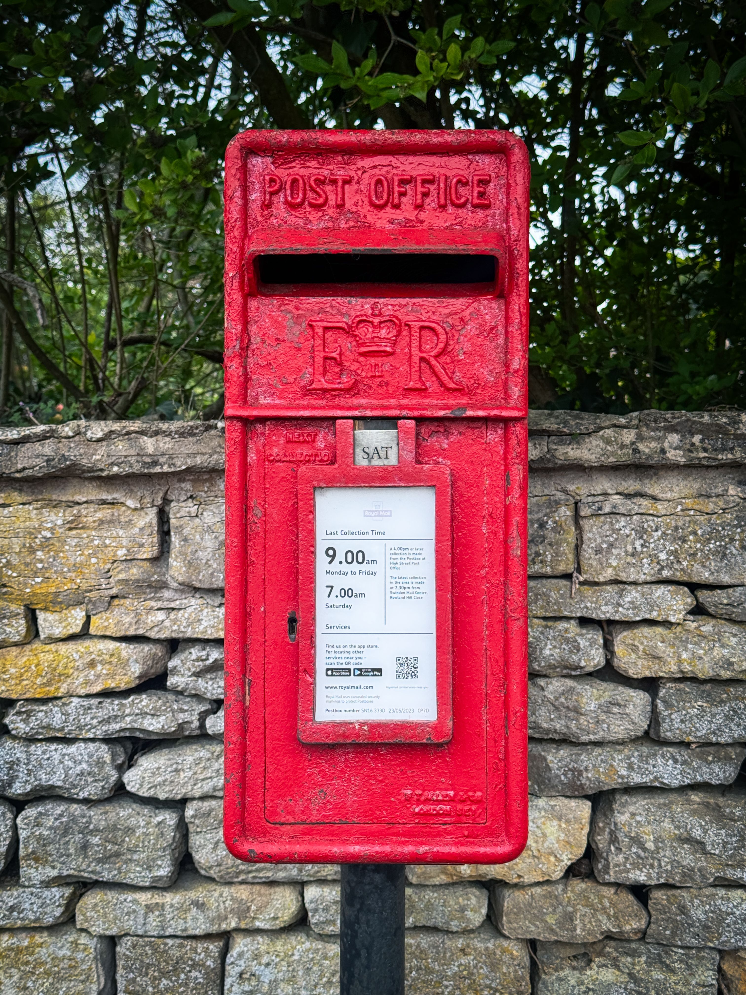 Iconic Red Post Box in Historic Malmesbury · Free Stock Photo