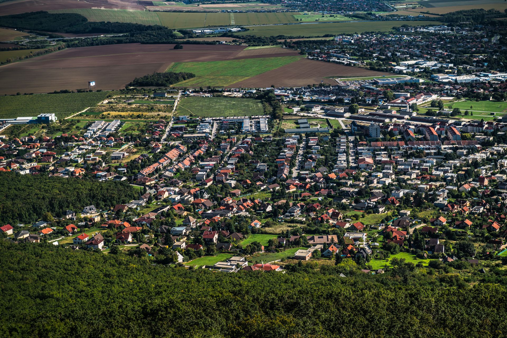 Landscape view of a city from a mountain