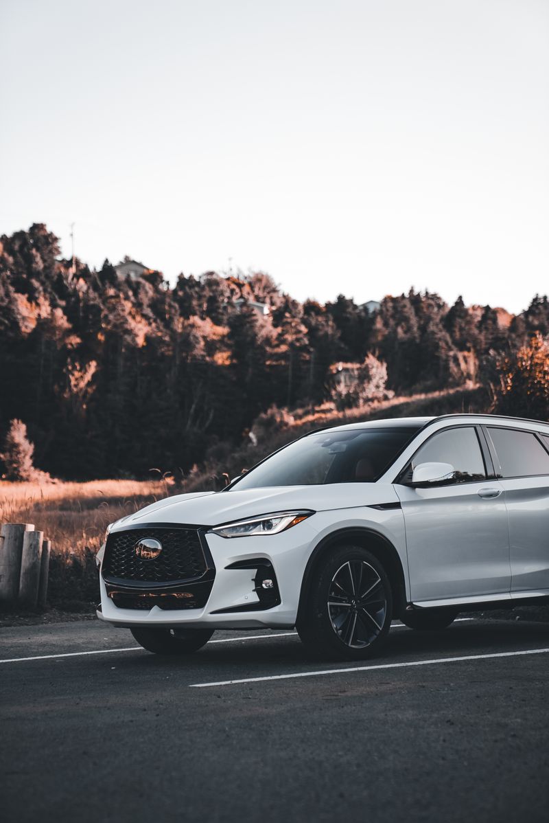 White luxury SUV listing pulled in by Otto