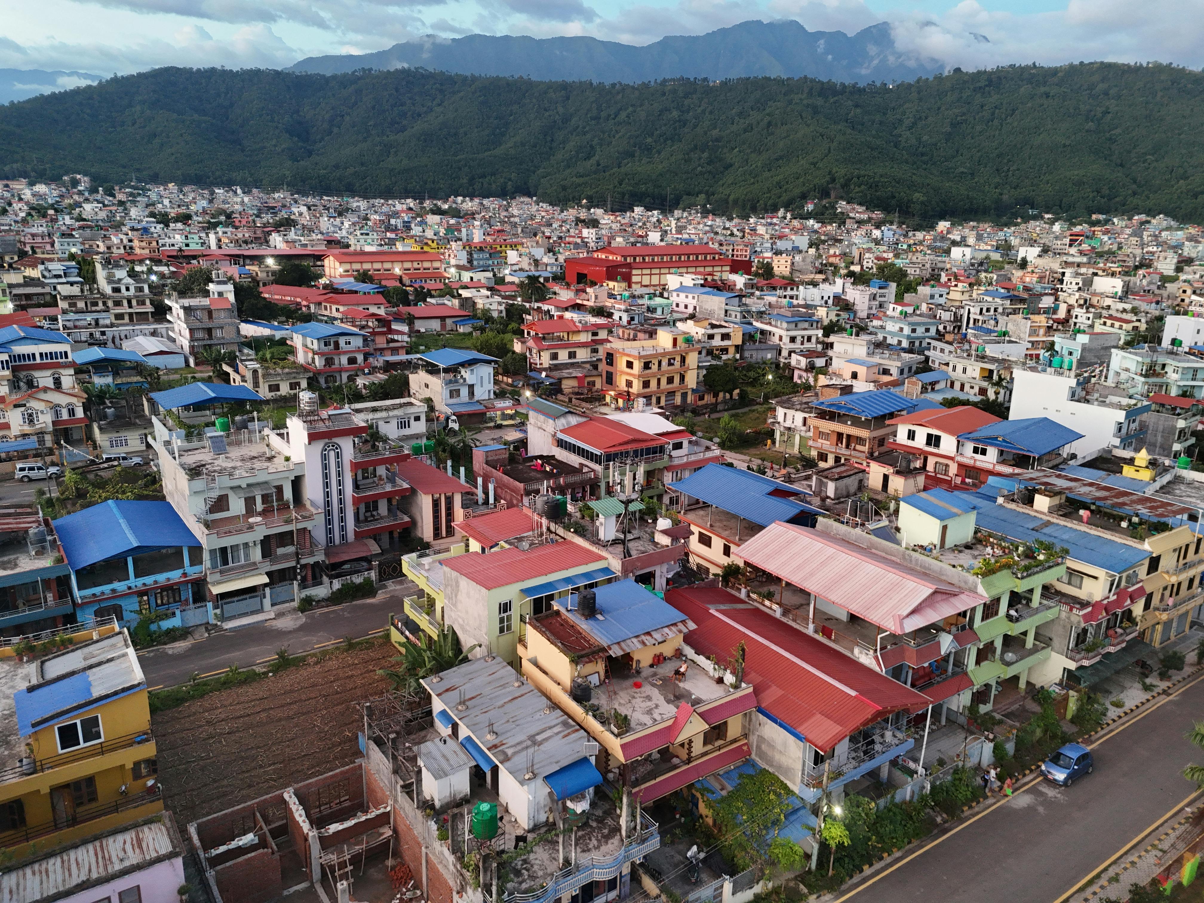 國際：始祖鳥攜手蔡國強西藏炸山煙火秀引發爭議