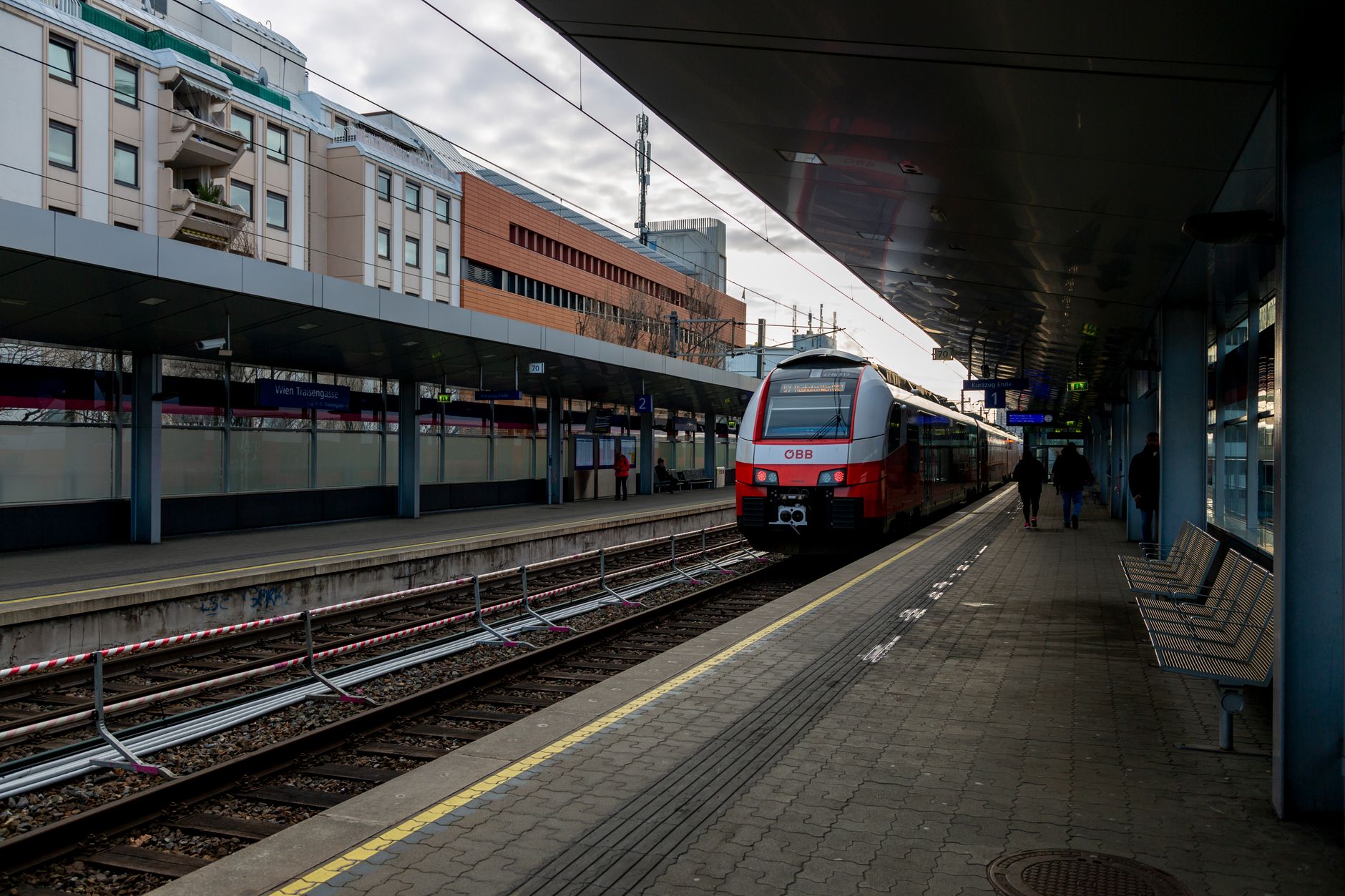 Viyana'daki Westbahnhof istasyonunun platformu