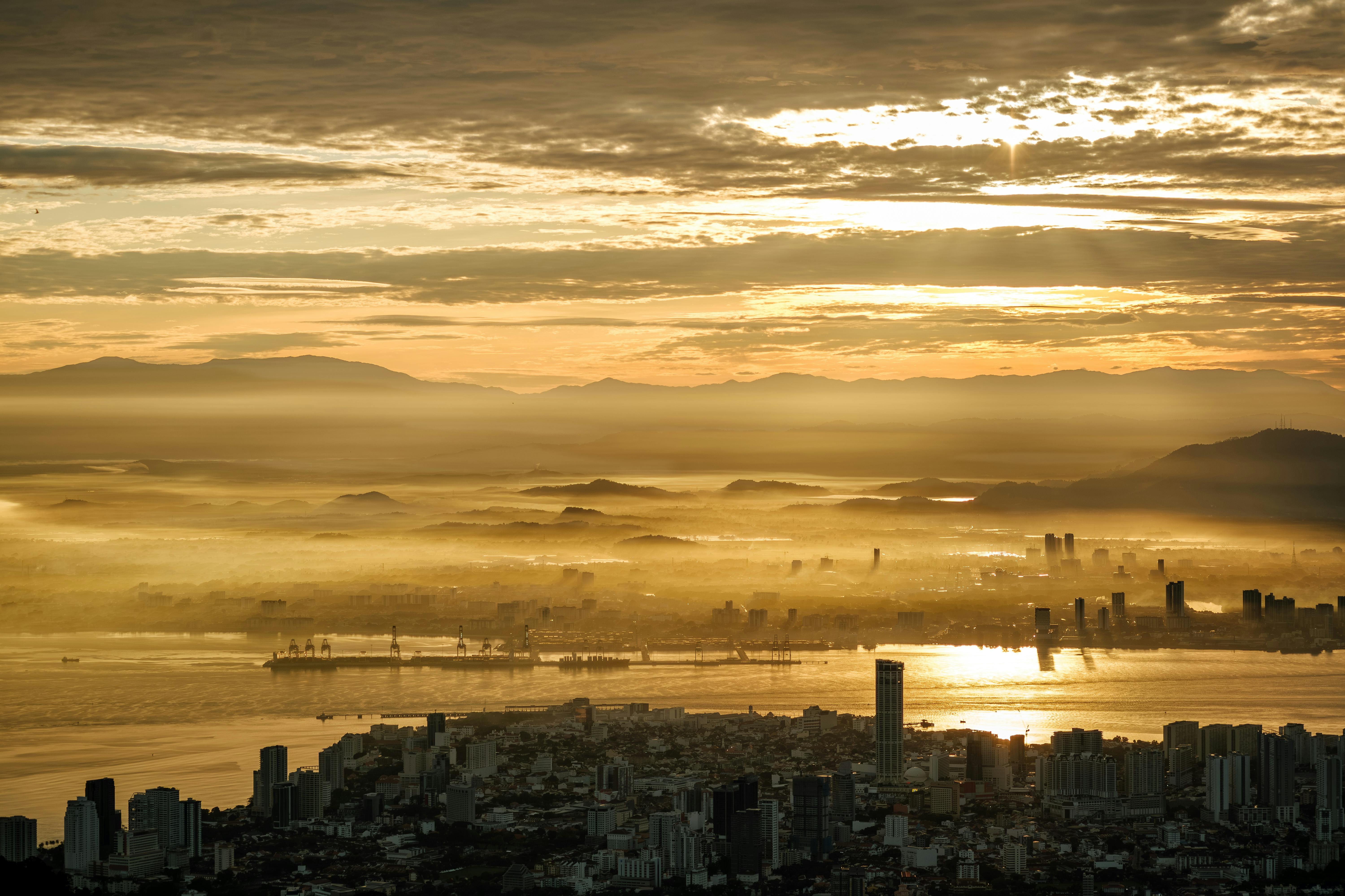 國際：始祖鳥攜手蔡國強西藏炸山煙火秀引發爭議