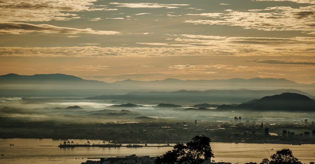 國際:始祖鳥攜手蔡國強西藏炸山煙火秀引發爭議
