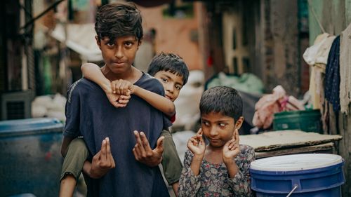 Free Candid street photo of children playing in a vibrant alleyway in New Delhi, India. Stock Photo