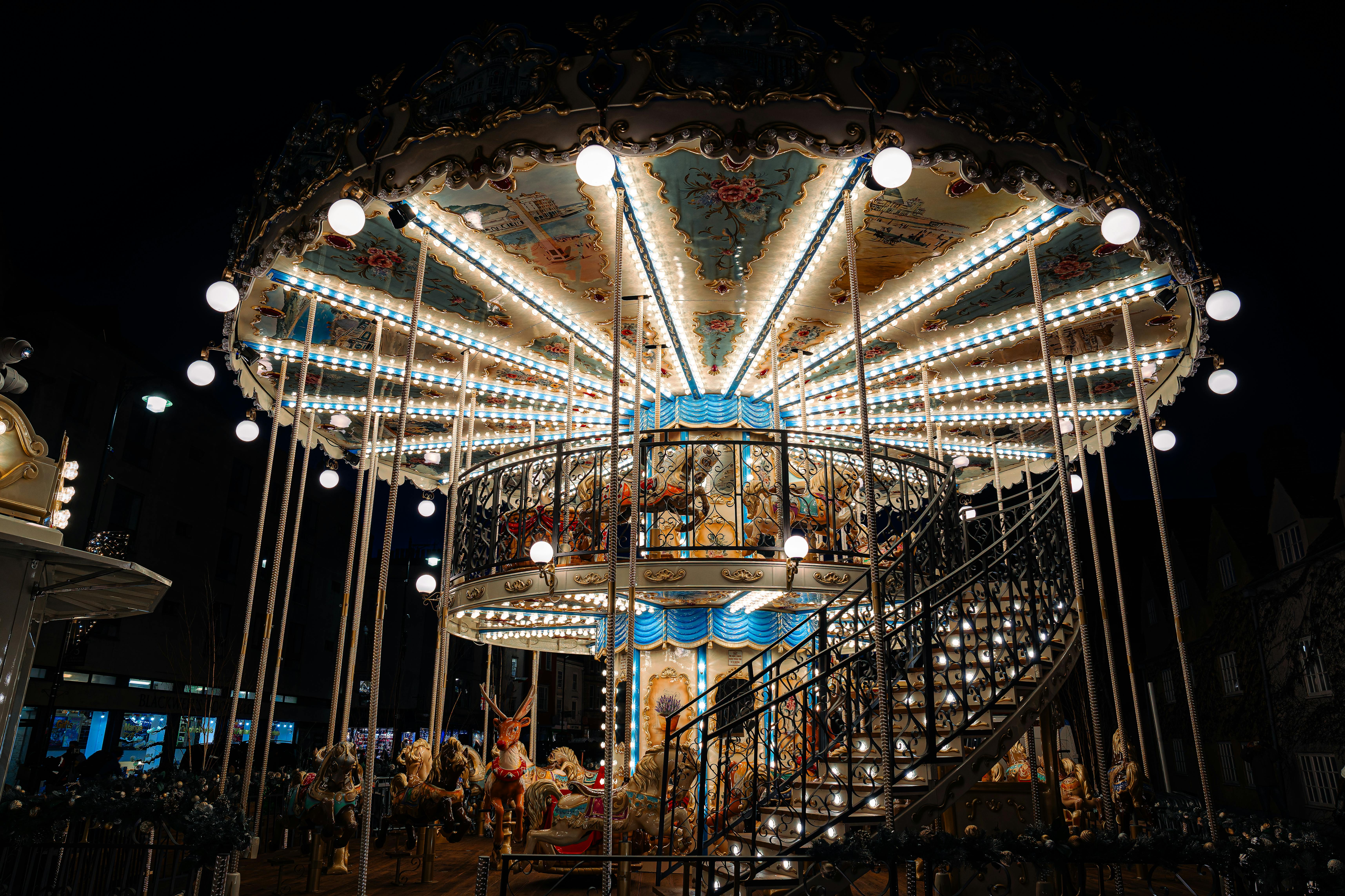 Unearthing the Forgotten Scents Behind the Grandeur