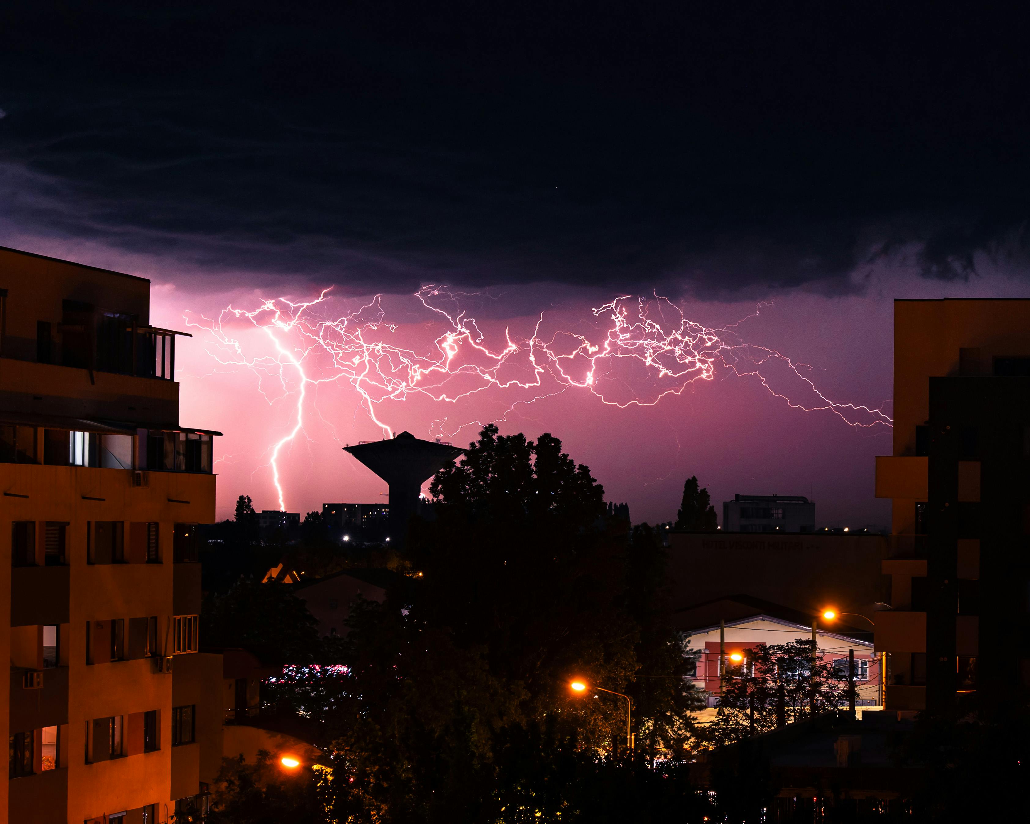 財經：阿里雲穩坐龍頭估值衝上萬億，AI資本投入助力收入加速增長