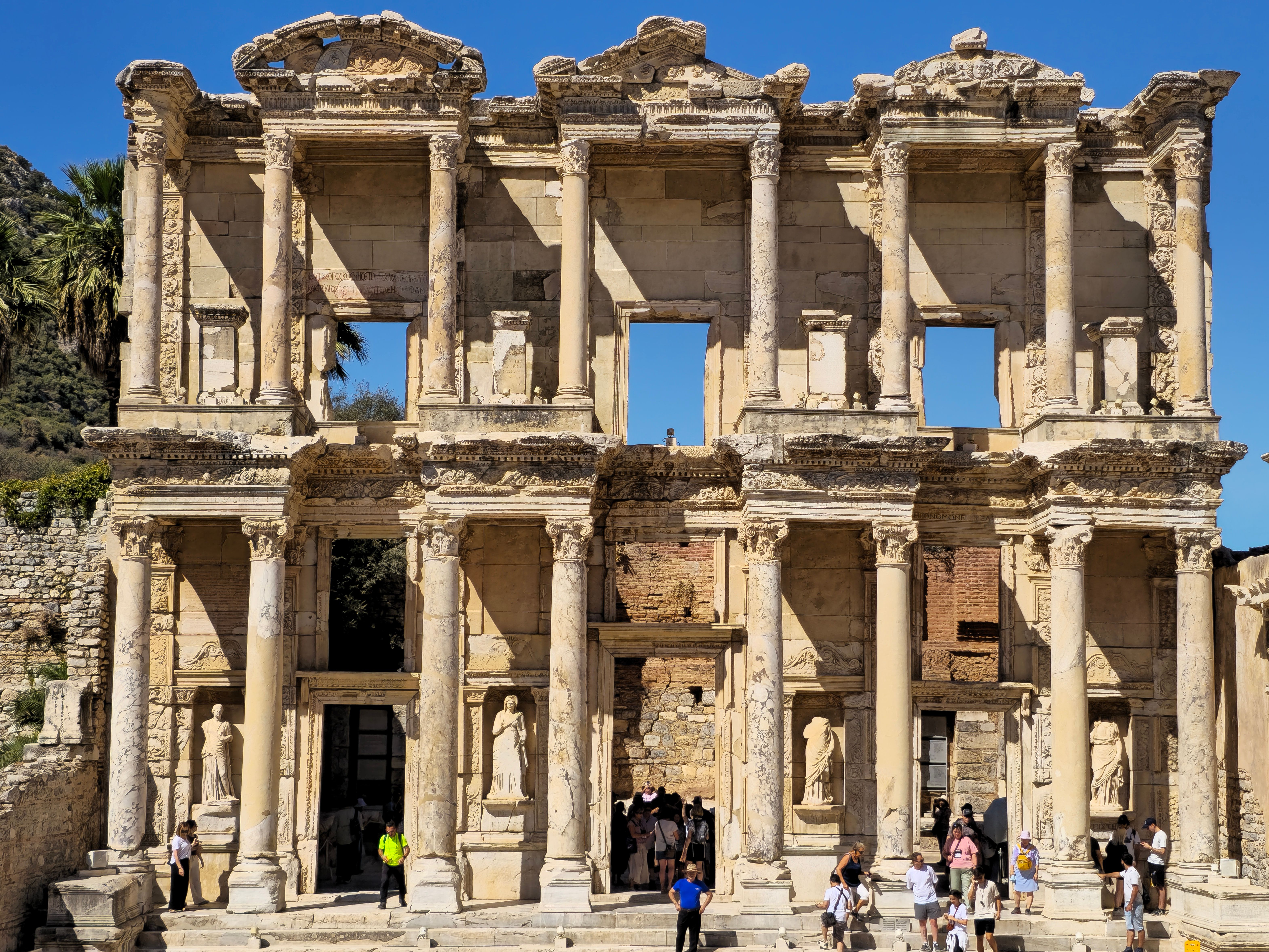 Fachada De La Antigua Biblioteca Romana De éfeso · Foto de stock gratuita