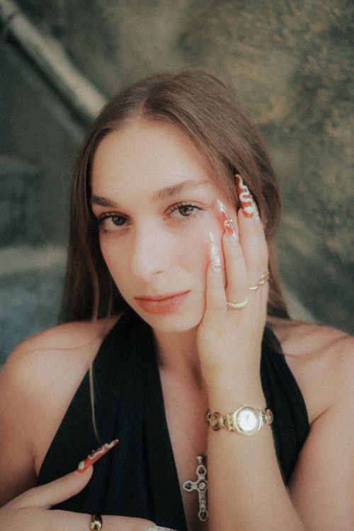 Free Close-up portrait of a woman with artistic nails and elegant jewelry. Stock Photo