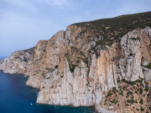 Coastal cliff by Anastasia Haritonov on Pexels
