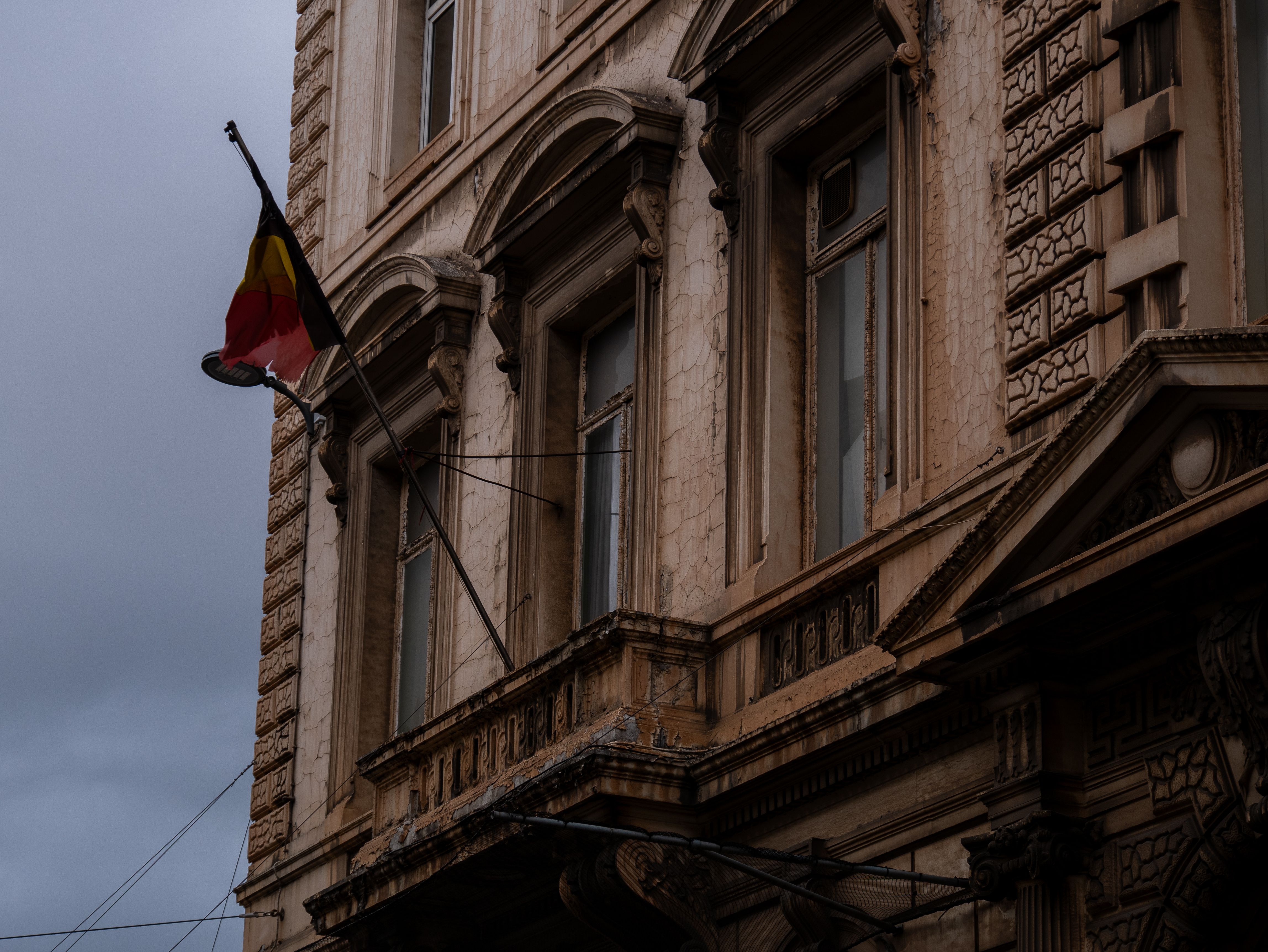 fachada de consulado europeu