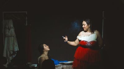 Nude Women Smoking Photos, Download The BEST Free Nude Women Smoking