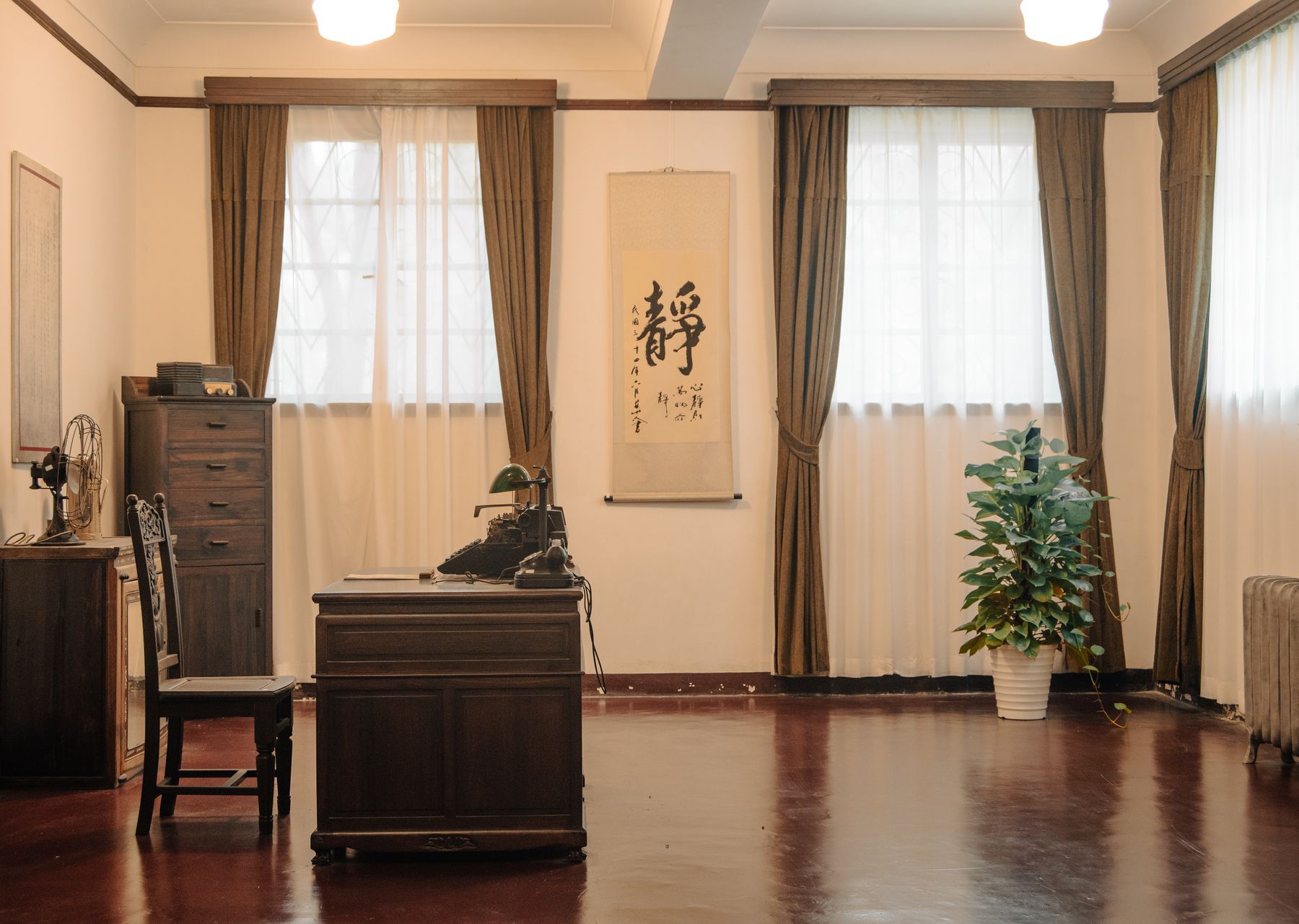 Office removals in Washington — crew wrapping and loading on moving day