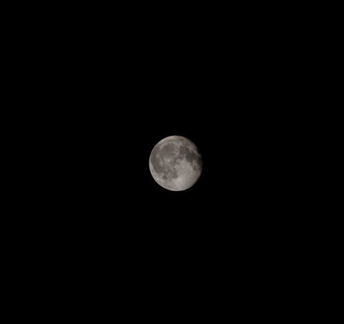 Free A vivid image of the full moon shining brightly against a dark night sky, showcasing its detailed craters. Stock Photo