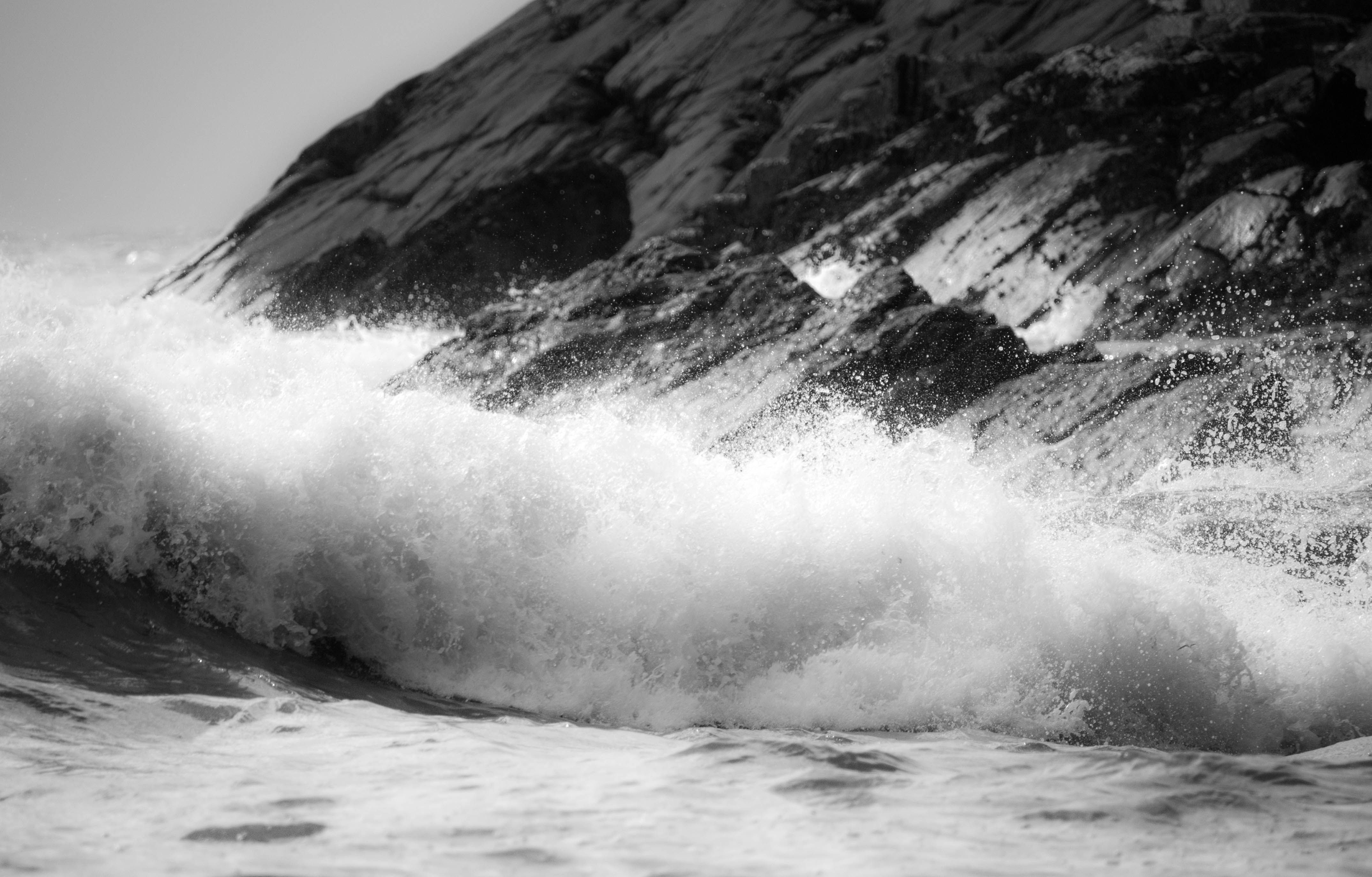 Dramatic Black and White Ocean Waves Crashing on Rocks · Free Stock Photo