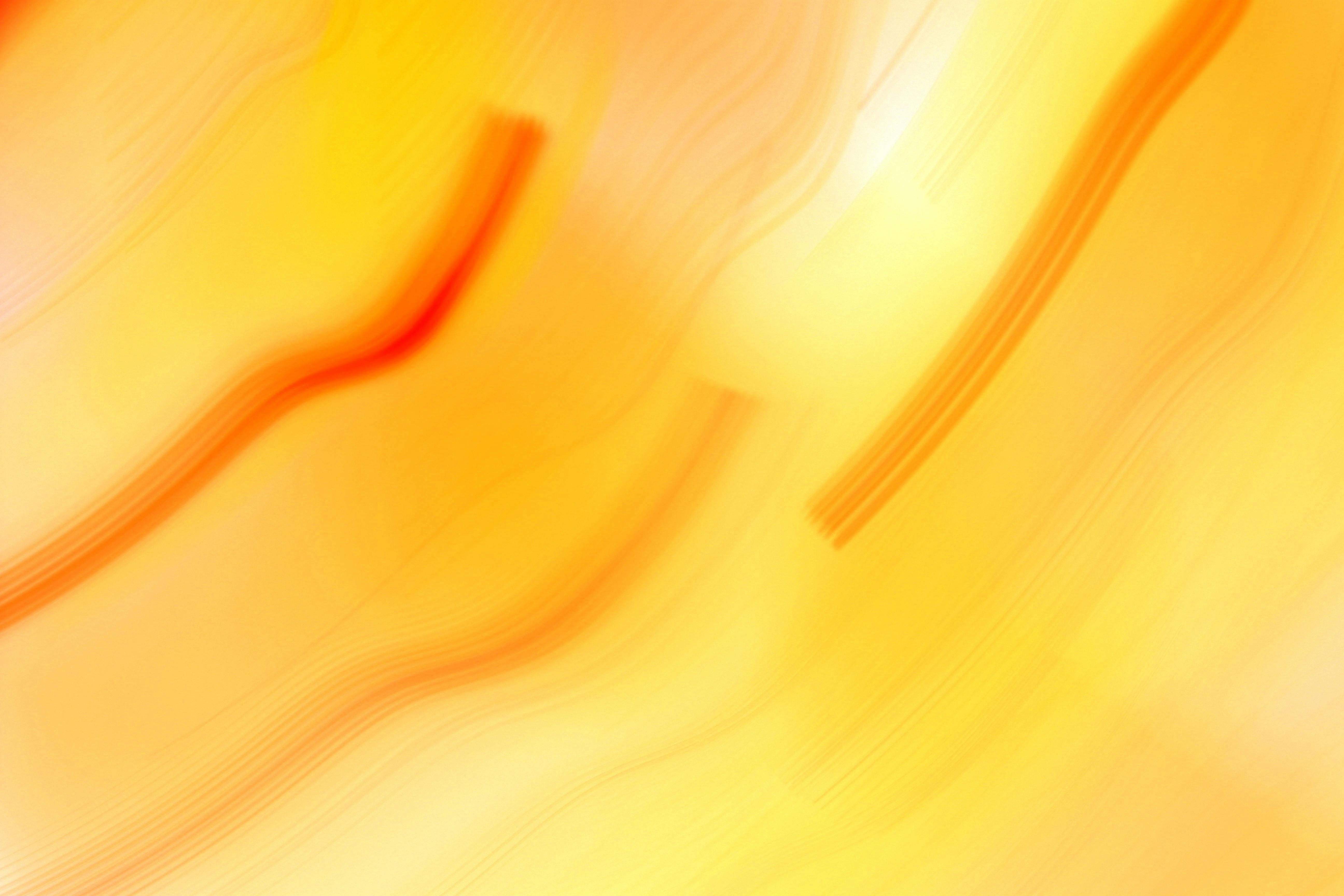 Zadarmo Dynamický abstraktný obraz so žiarivými oranžovými a žltými vírmi s teplou, energickou náladou. Fotka z fotobanky