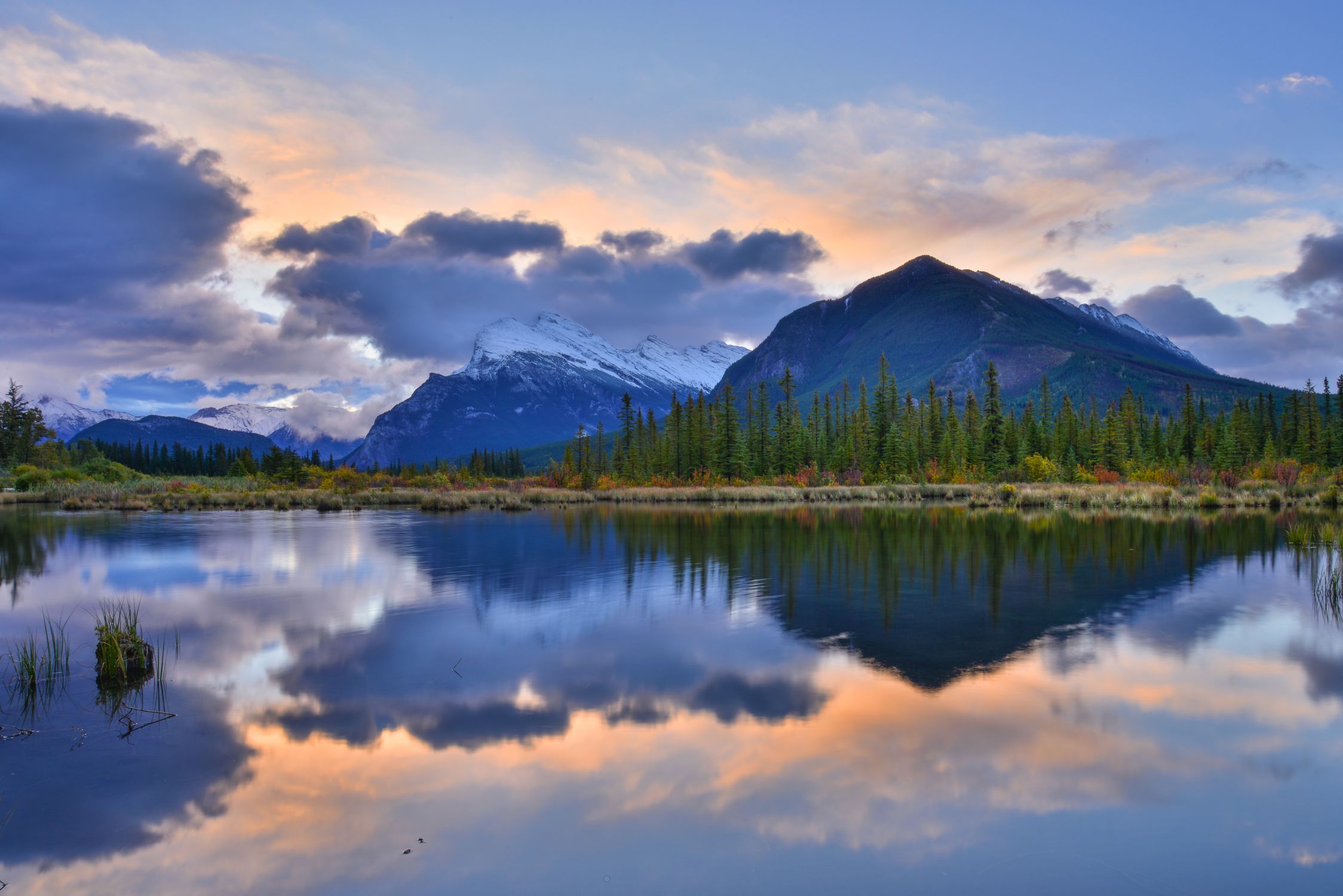 Scenic Sunrise At Banff s Vermilion Lakes Free Stock Photo scenic-sunrise-at-banff-s-vermilion-lakes-free-stock-photo