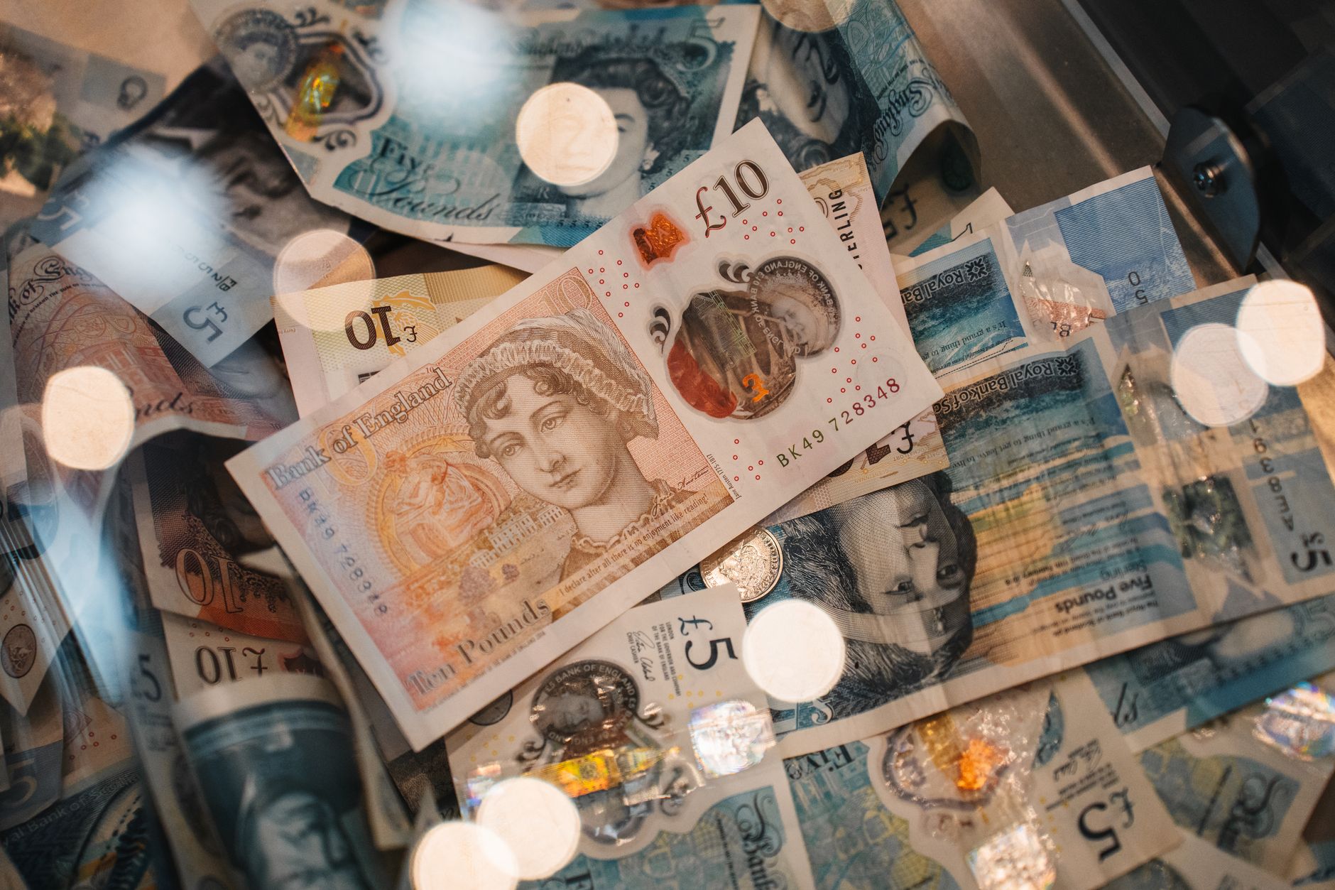 英国财政大臣批评美国对伊朗战争为'错误',冲突或对英国经济造成更大冲击
