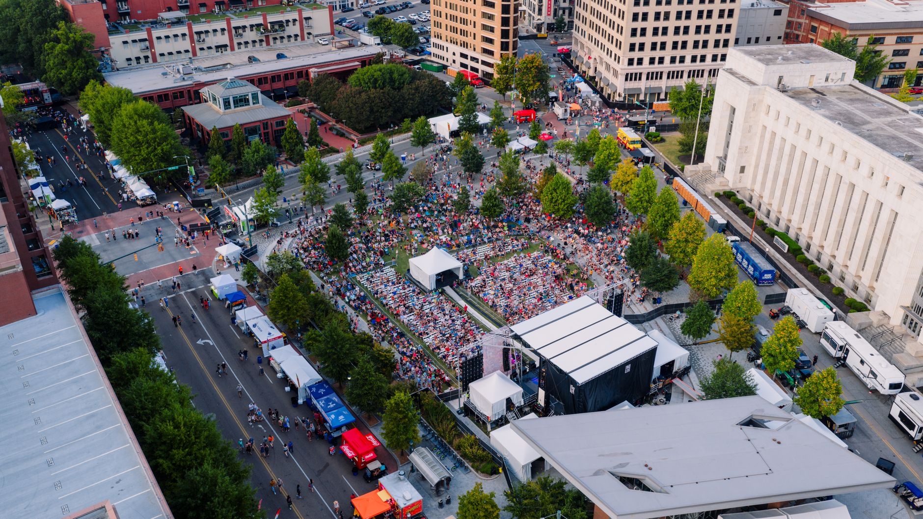 Crowds, live music and strawberry booths at the annual Portland Strawberry Festival
