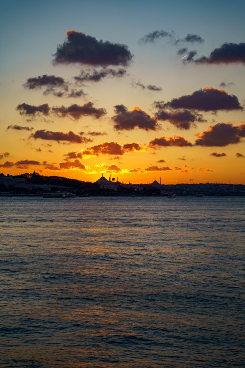 Free Beautiful sunset scene with silhouette of a city skyline against a vibrant sky. Stock Photo