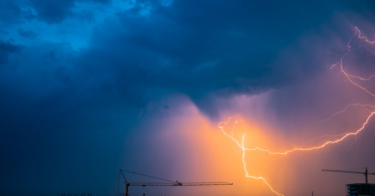 生活:快訊|強烈對流雲系襲擊南投與彰化 雷雨大作請注意安全