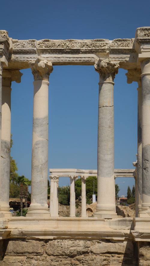 Free Ancient ruins featuring Corinthian columns under a clear blue sky. Stock Photo
