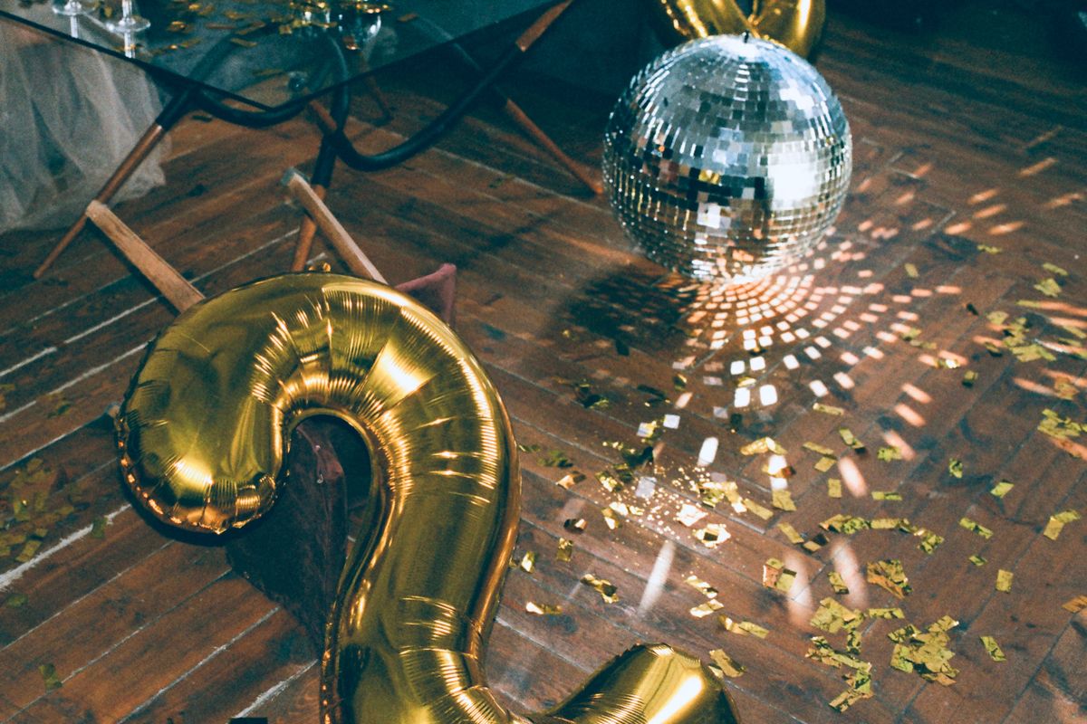 Silvester Party Deko selber machen: 6 DIY-Ideen für Zuhause — Hero-Aufnahme