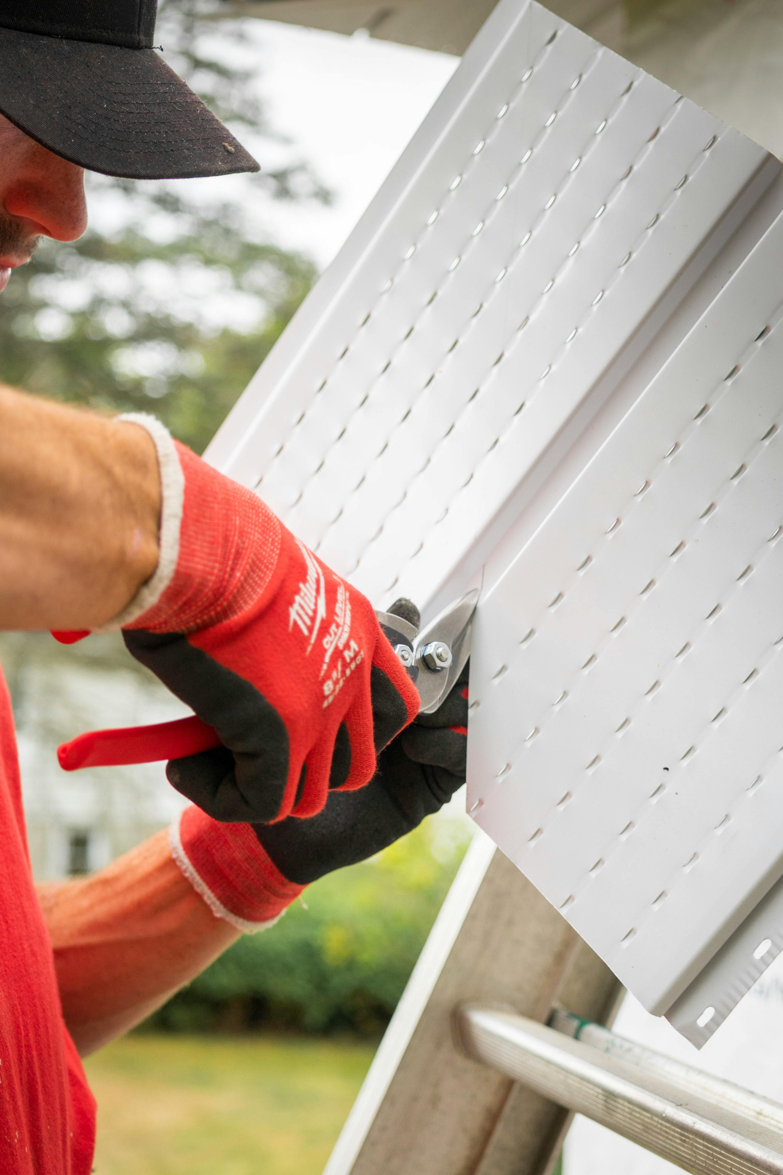 Why a Mini Chainsaw is a Game-Changer for Homeowners & Gardeners