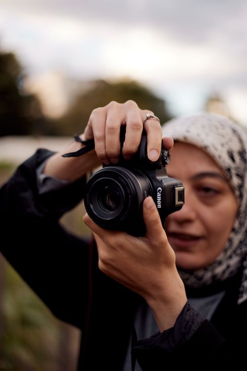 Free Middle Eastern woman taking a photo outdoors in İstanbul, Türkiye. Stock Photo