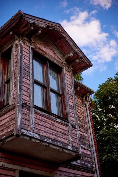 Free Charming wooden house facade in İstanbul showcasing classical Ottoman architecture. Stock Photo
