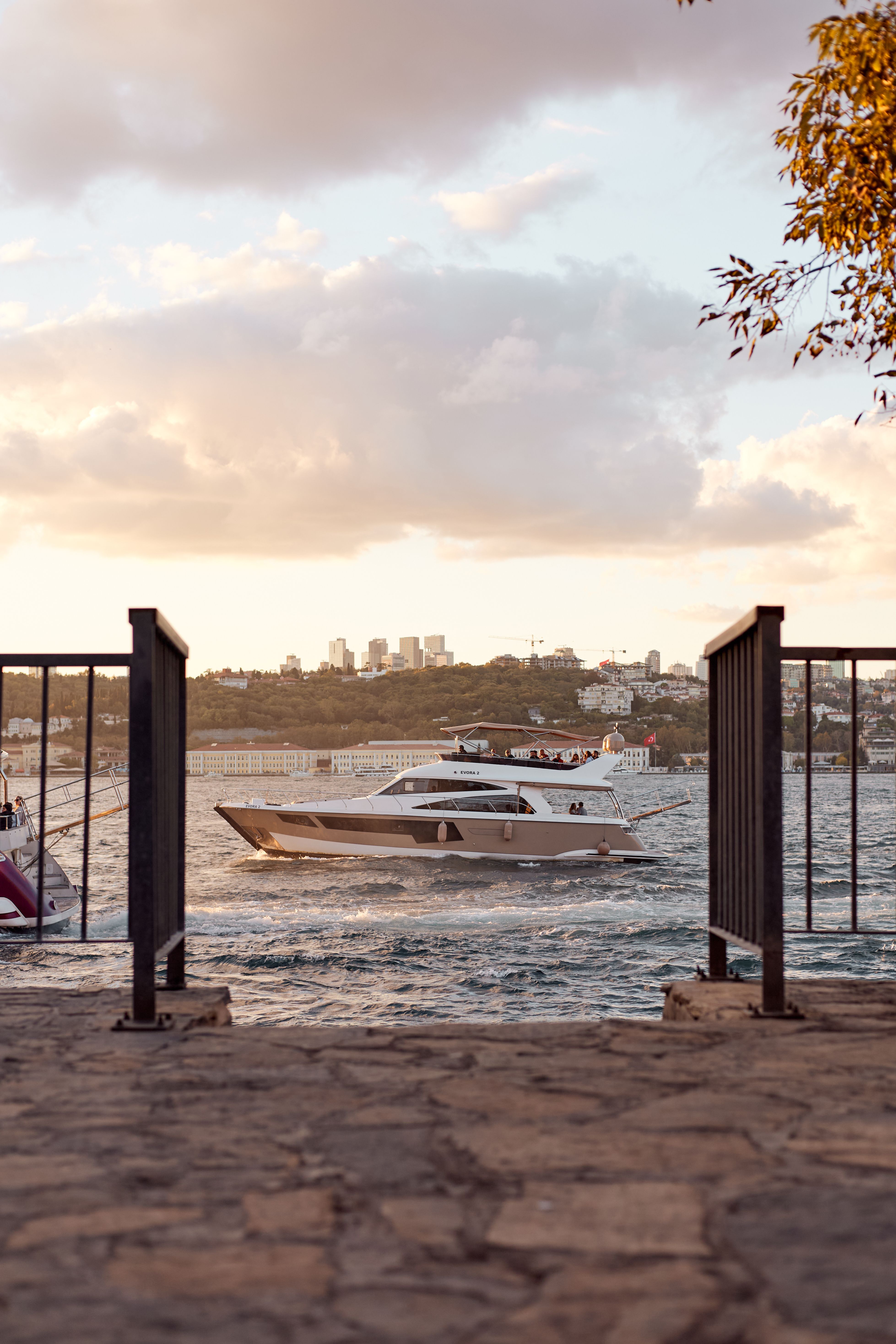 Luxury Yacht Cruising on the Bosphorus, İstanbul · Free Stock Photo
